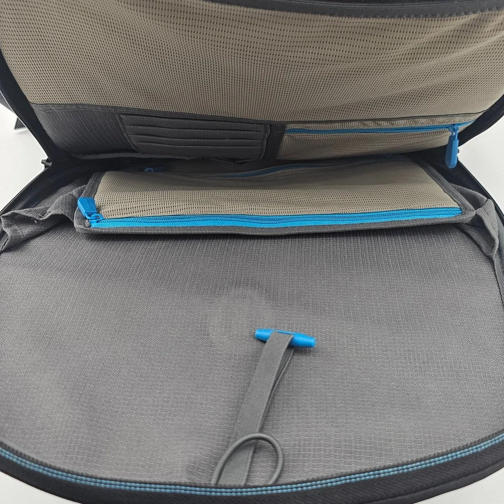Alienware Vindicator 2.0 Gaming Laptop Backpack Black Blue Accents 17 Inch